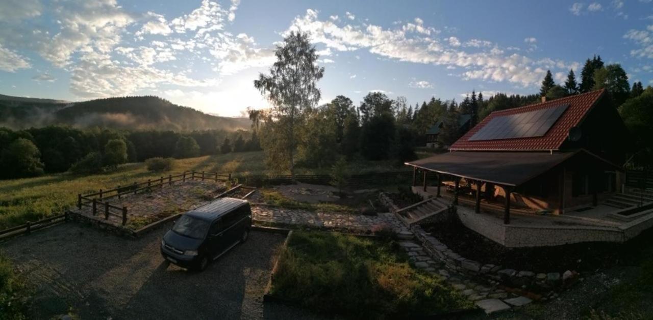 Chata Nad Dzika Orlica Z Jacuzzi Poniatow Exteriér fotografie
